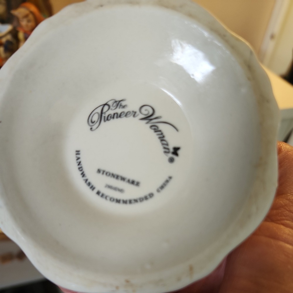 The Pioneer Woman Sugar Bowl and Salt & Pepper shaker set . EUC - Picture 7 of 7